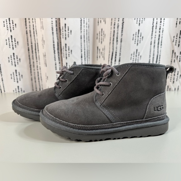 UGG Other - UGG Men's Leather Sheepskin Chukka Boot Shoes Charcoal - Size 5 Men / 7 Women